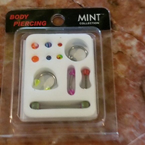 3/$30♥️ Body Piercing Accessories 5 pcs New - Picture 3 of 3